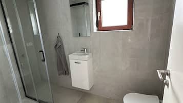 Dusche, Handtücher, Seife, Shampoo