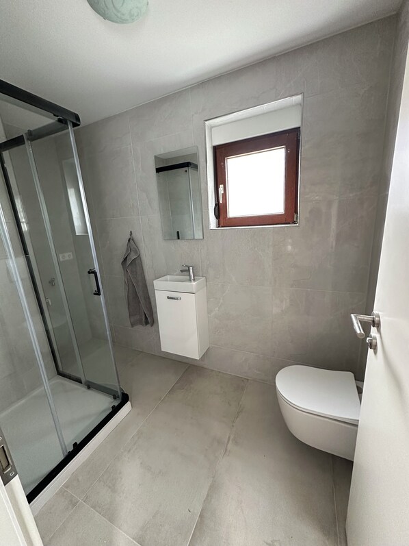 Dusche, Handtücher, Seife, Shampoo