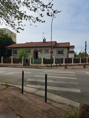 Exterior - Very pretty 5-bedroom outbuilding near the center of Saint-Priest (Saint-Priest)
