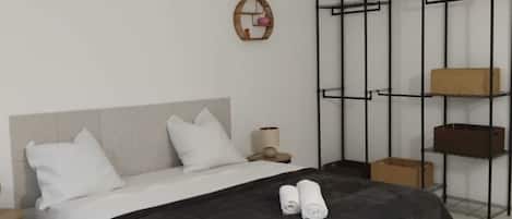 5 bedrooms, WiFi, bed sheets