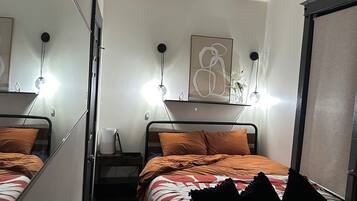 2 bedrooms, iron/ironing board, WiFi, bed sheets