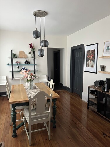 Cozy 2-bedroom apartment in Chicago near downtown attractions