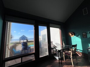 Dining - Marvelous 3-bedroom beach house in Karankawa Beach on the West end of Galveston (Galveston)