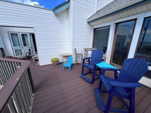 Terrace/patio - Marvelous 3-bedroom beach house in Karankawa Beach on the West end of Galveston (Galveston)