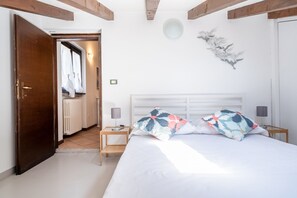 1 bedroom, iron/ironing board, free WiFi, bed sheets - Romantic Hideaway in Bellagio (Bellagio)