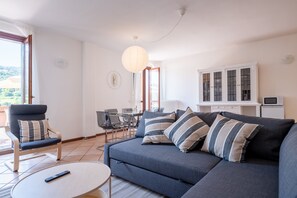 Smart TV - Sunny Apartment with Terrace (Bellagio)