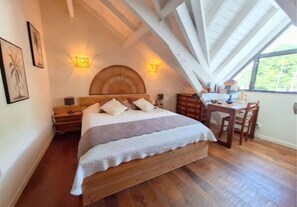 1 bedroom, desk, iron/ironing board, WiFi - Coeur de Marina, Anse Marcel Beach within Walking Distance,  full AC (Anse Marcel)