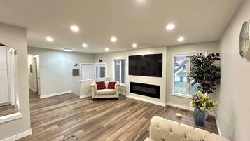 House, 3 Bedrooms | Living room
