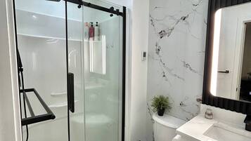 House, 3 Bedrooms | Bathroom