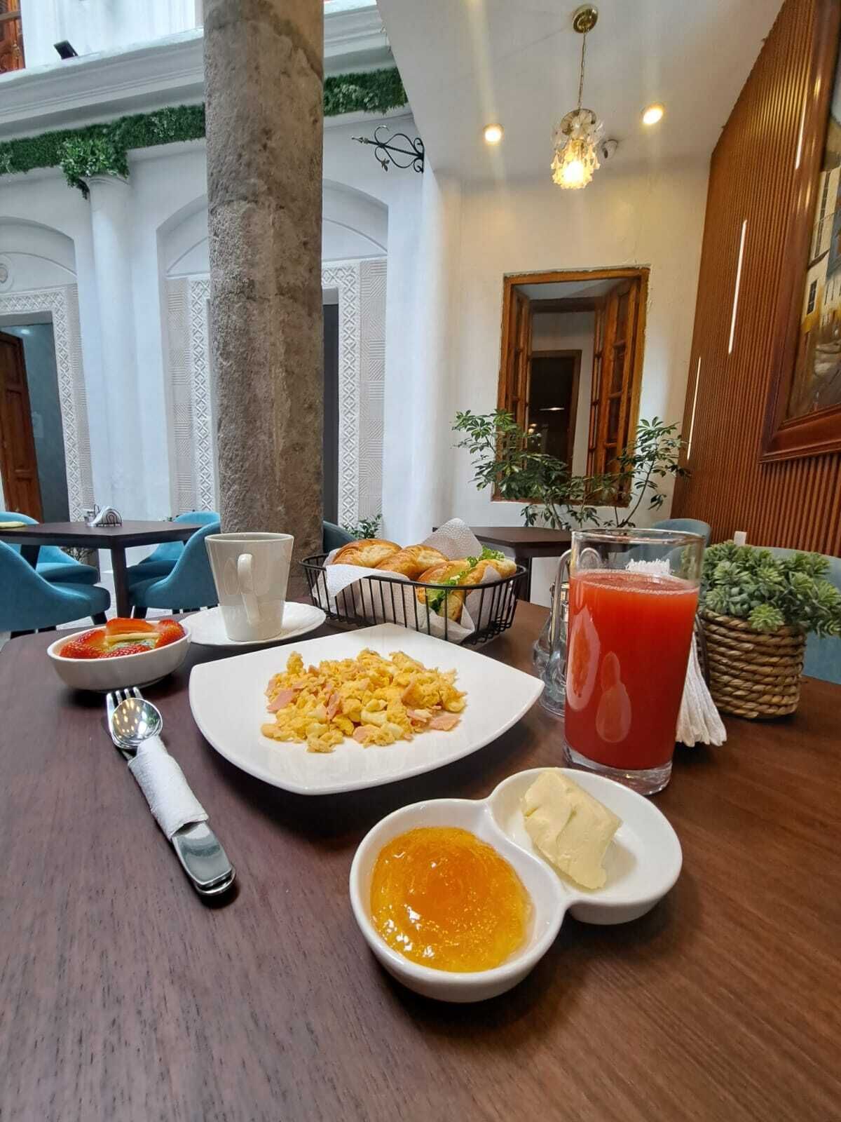 Free daily continental breakfast