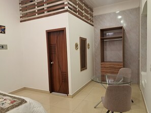 Comfort Double Room | Dining - Rossa Mia Hotel Boutique (Quito)