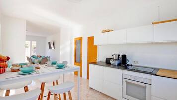 Micro-ondes, four, plaque de cuisson, lave-vaisselle
