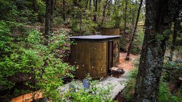 Comfort-hytte - terrasse - bjergudsigt | Overnatningsstedets område