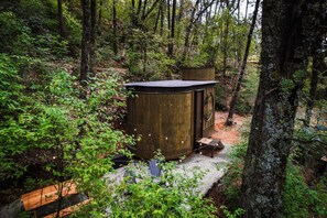 Comfort-hytte - terrasse - bjergudsigt | Overnatningsstedets område