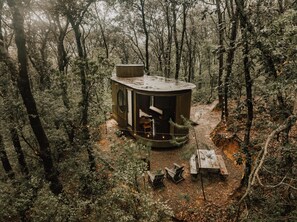 Familiehytte - terrasse - bjergudsigt | Overnatningsstedets område