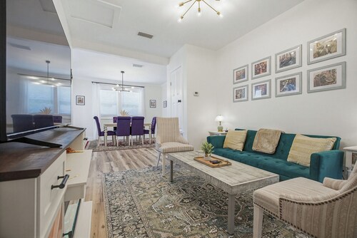 The Funky Float-Stylish Stay Near Downtown Mobile