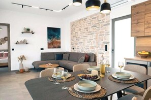 Dining - Villa Pezoulia Kamilari – Panoramic Luxury Above Crete (Kamilari)