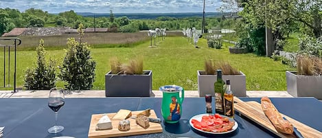 屋外ダイニングエリア