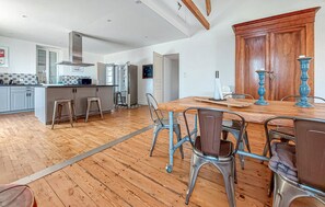 Dining - Charmante maison avec piscine (Saint-Aubin-de-Cadelec)