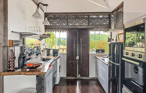 Fridge, microwave, oven, stovetop - Gorgeous home in Saint-Sulpice-de-Rouma (Saint-Sulpice-de-Rouma)