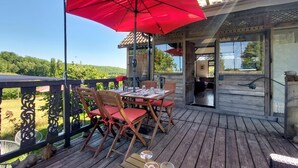 Outdoor dining - Awesome home in Saint-Sulpice-de-Rouma (Saint-Sulpice-de-Rouma)