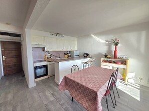 Fridge, microwave, oven, cookware/dishes/utensils - CAP D'AGDE - Plage du Môle // Réf 0208 (CAP D'AGDE)