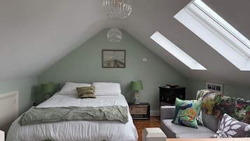 4 bedrooms, WiFi, bed sheets