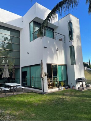 Outdoor dining - Charming studio in Puebla perfect for a relaxing getaway (Puebla)