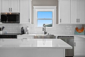 Fridge, microwave, oven, stovetop - Reel Paradise: Oceanfront 4BR retreat in Oak Island, perfect for family fun! (Oak Island)