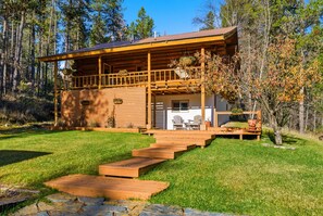 Exterior - Wonderful 4-bedroom cabin in tranquil Whitefish perfect for relaxing getaway (Whitefish)