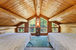 4 bedrooms, iron/ironing board, Internet, bed sheets - Wonderful 4-bedroom cabin in tranquil Whitefish perfect for relaxing getaway (Whitefish)