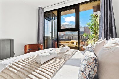 ARENA SUITE Birmingham City Centre - Free Parking, Balcony & Netflix, Kingsize