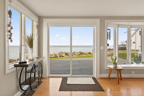 Waterfront | 4 guests | 1 bedroom | 2 beds | 2 full baths