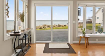Waterfront | 4 guests | 1 bedroom | 2 beds | 2 full baths