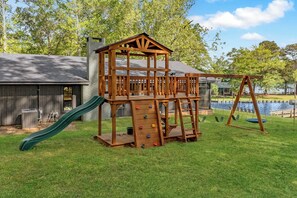 Children’s area - Lakefront Retreat; HUGE Screen Porch; Fully Renovated in 2026; Cooking Porch (Homer)