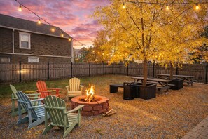 Outdoor dining - Pilsen 6BR Getaway Condo with Game Room, Gym & Paid Parking (Chicago)