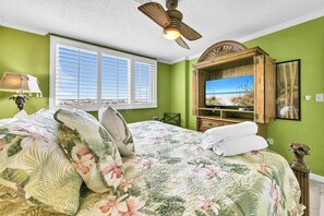 A bedroom with a bed, a ceiling fan, a television, and a window with blinds. - 🦩Book Me Baby! Pinkie's Island Oasis🦩 (Destin)