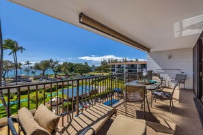 Outdoor dining - New Listing! Steps to the beach in Kihei (Kihei)