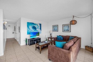 TV - New Listing! Steps to the beach in Kihei (Kihei)