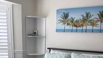 3 bedrooms, desk, iron/ironing board, WiFi