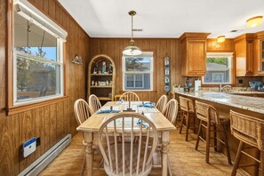 Dining - Bristows Bungalow - KDH Beach Cottage (Kill Devil Hills)
