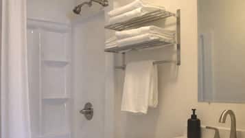 Cabane, vue montagne | Salle de bain