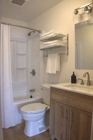 Cabane, vue montagne | Salle de bain