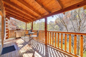 Property grounds - Couples Creekside Escape w/ Hot Tub Near PF (Pigeon Forge)