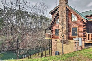 Exterior - Couples Creekside Escape w/ Hot Tub Near PF (Pigeon Forge)