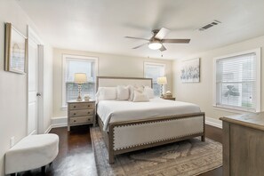 3 bedrooms, iron/ironing board, free WiFi, bed sheets - Spacious 3-Bedroom Uptown House – Steps to Streetcar & Downtown (New Orleans)