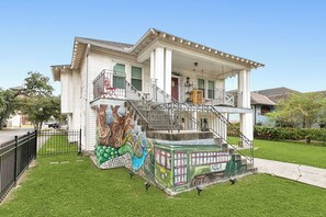 Exterior - Spacious 3-Bedroom Uptown House – Steps to Streetcar & Downtown (New Orleans)