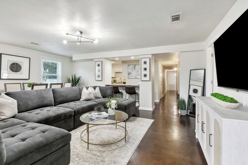 Spacious 3-Bedroom Uptown House – Steps to Streetcar & Downtown