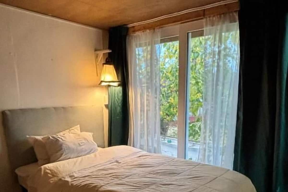 Basic Single Room, Balcony, Garden View | WiFi (free)