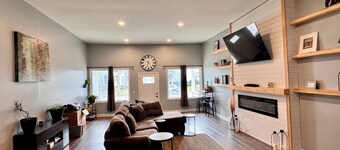 Cozy 1-bedroom house in lovely Lockport with AC